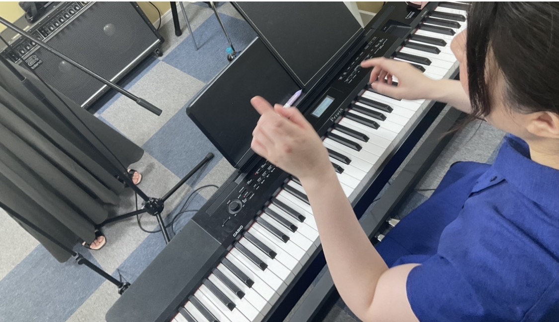 楽器不要でスタジオレッスン可能 | 大阪府梅田周辺のボイトレならAo Studio Room
